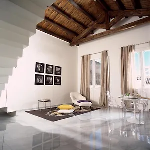 Right House - Characteristic Marina District Apartment Cagliari